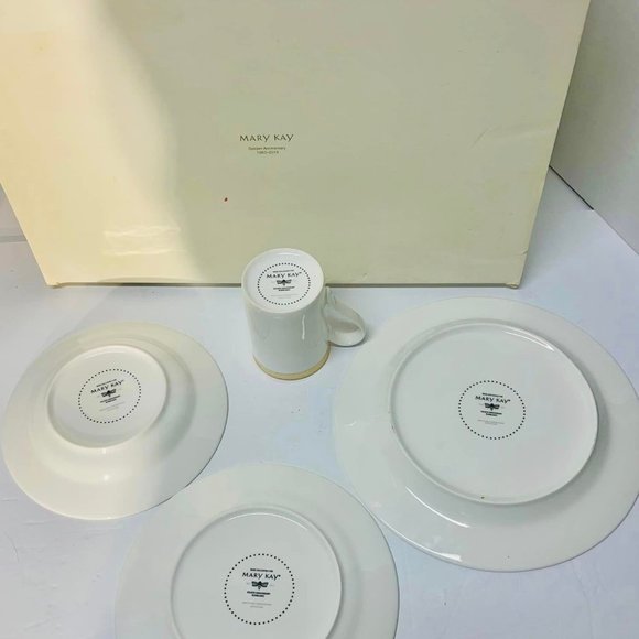 Mary Kay Golden Anniversary Bumblebee Dinnerware 1 place Set New with Open Box.. - Picture 10 of 12